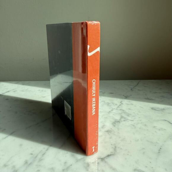 Ikebana by Clara Lee – Modern Flower Arrangement Art Book (Hardcover) - Picture 4 of 7